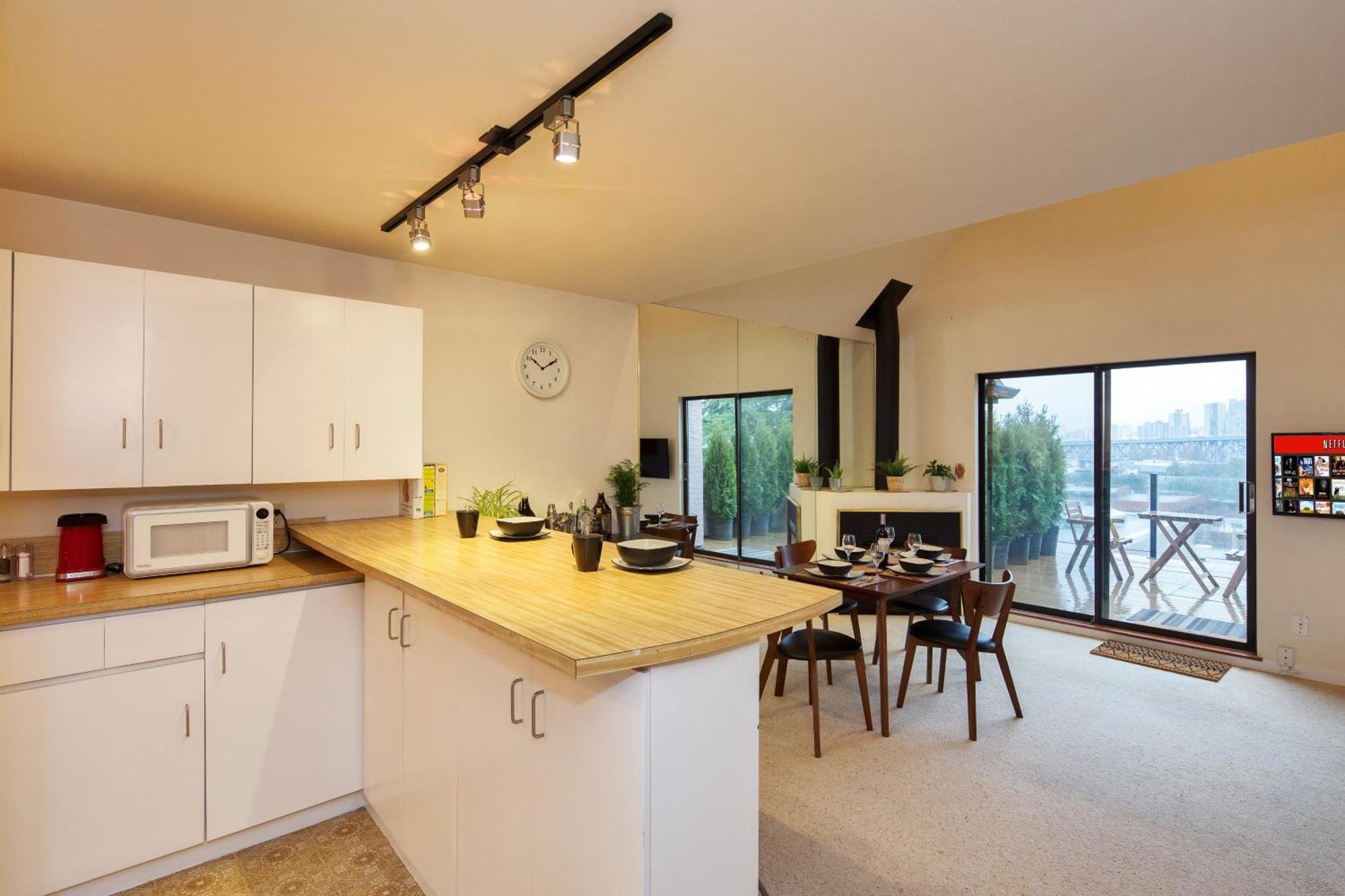 Stunning Skyline Views From A Cozy Apartamento